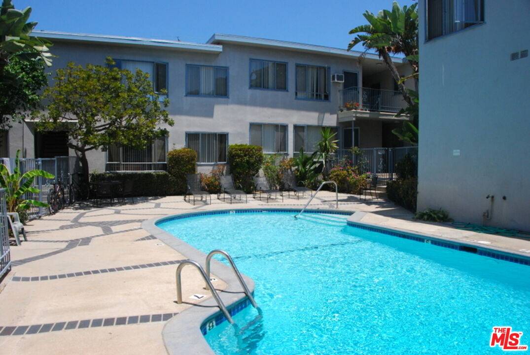 Los Angeles, CA 90049,11660 Chenault St #119