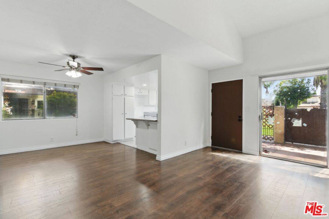 North Hills, CA 91343,8333 Columbus Ave #25