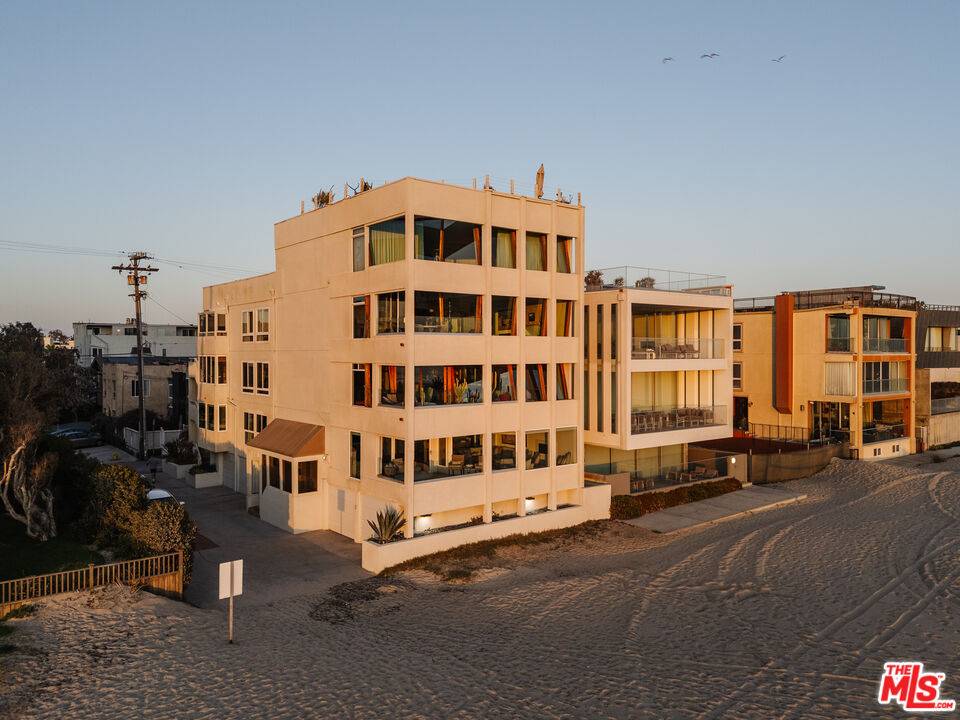 Marina Del Rey, CA 90292,2 Outrigger St #2