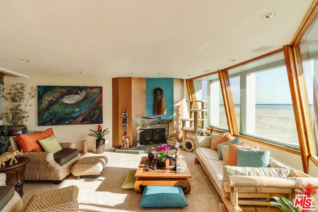 Marina Del Rey, CA 90292,2 Outrigger St #2