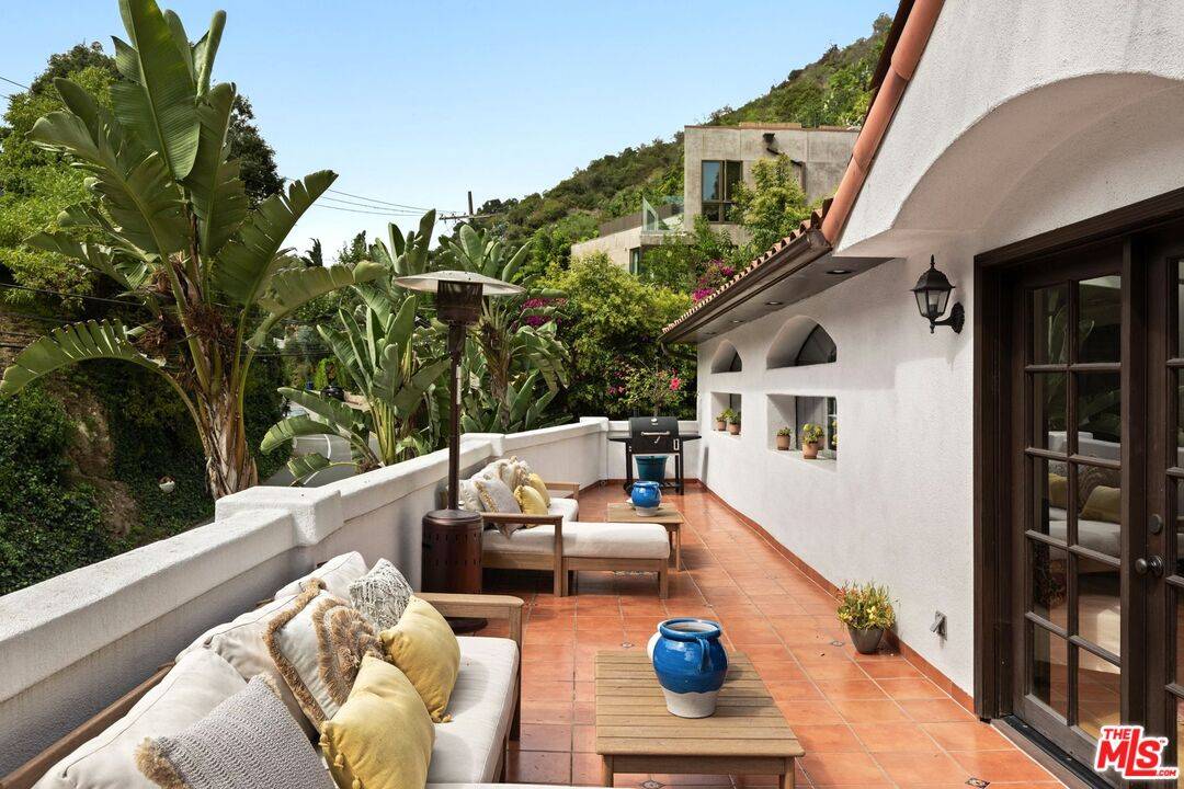 Los Angeles, CA 90077,1508 N Beverly Glen Blvd