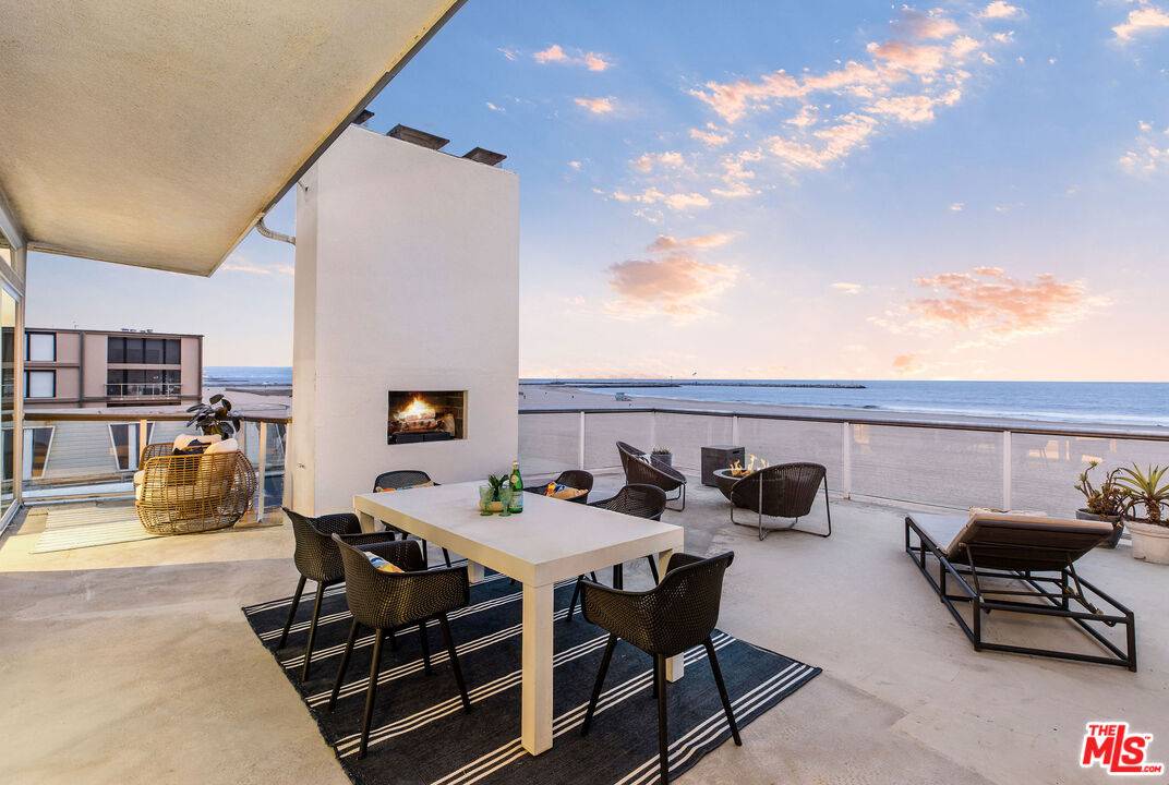 Marina Del Rey, CA 90292,4 Quarterdeck St #301