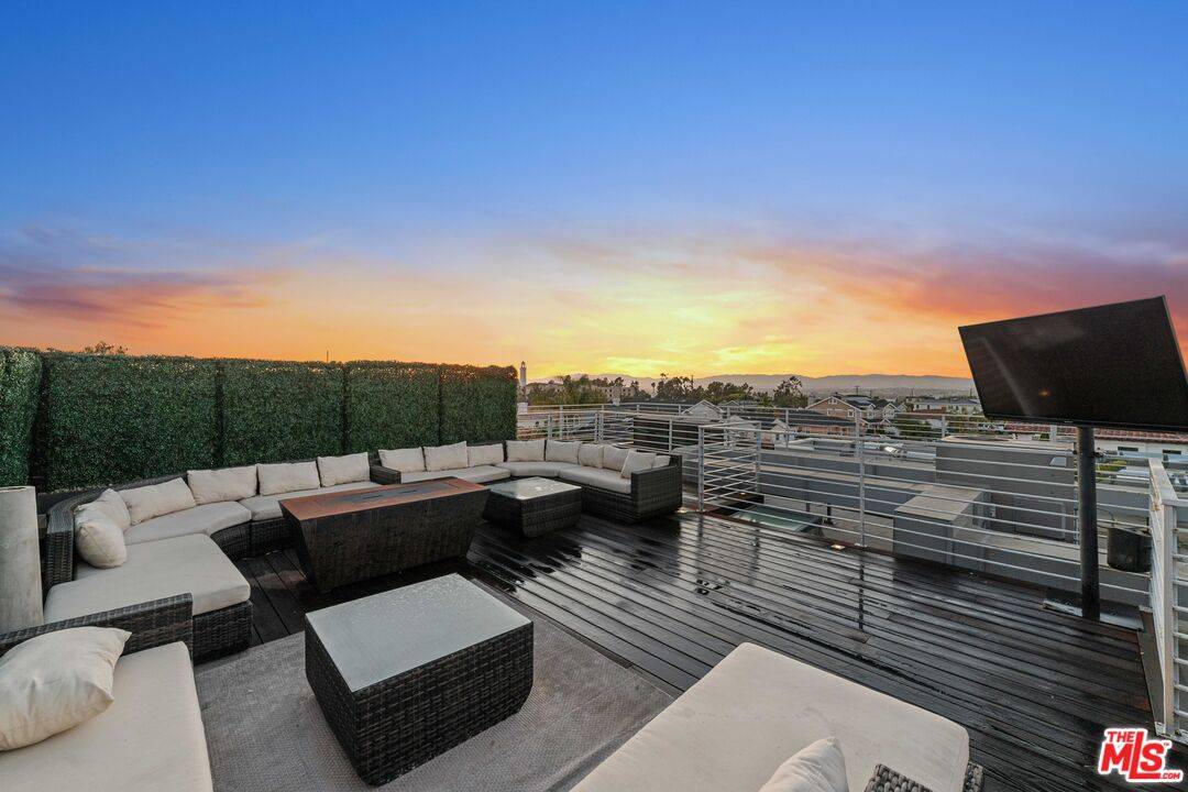 Los Angeles, CA 90045,7564 Stewart Ave