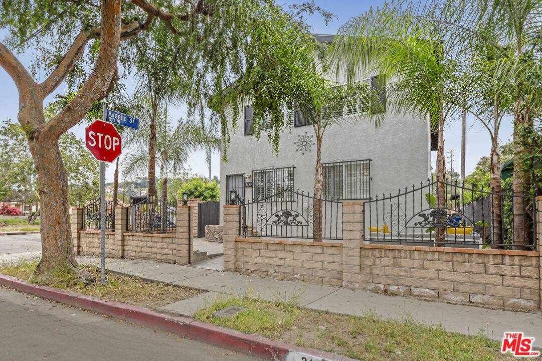 Los Angeles, CA 90065,3628 Arroyo Seco Ave