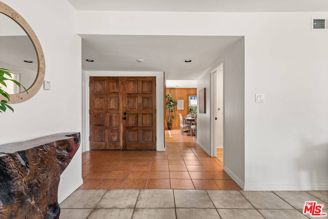 Van Nuys, CA 91405,15126 Archwood St