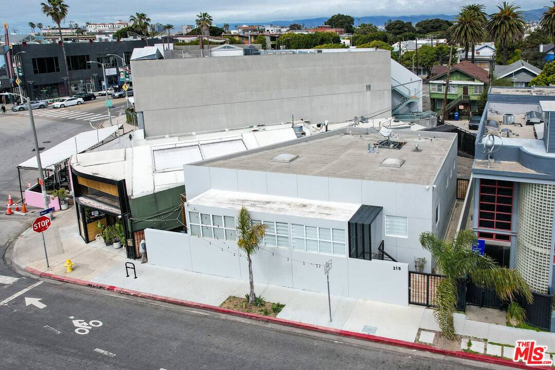 Venice, CA 90291,215 Windward Ave