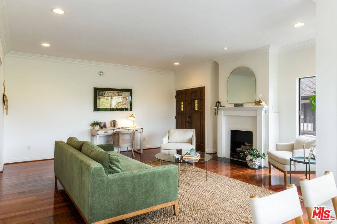 Glendale, CA 91206,234 N Kenwood St #301