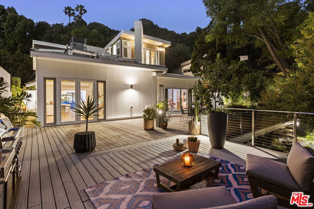 Los Angeles, CA 90068,3820 Broadlawn Dr