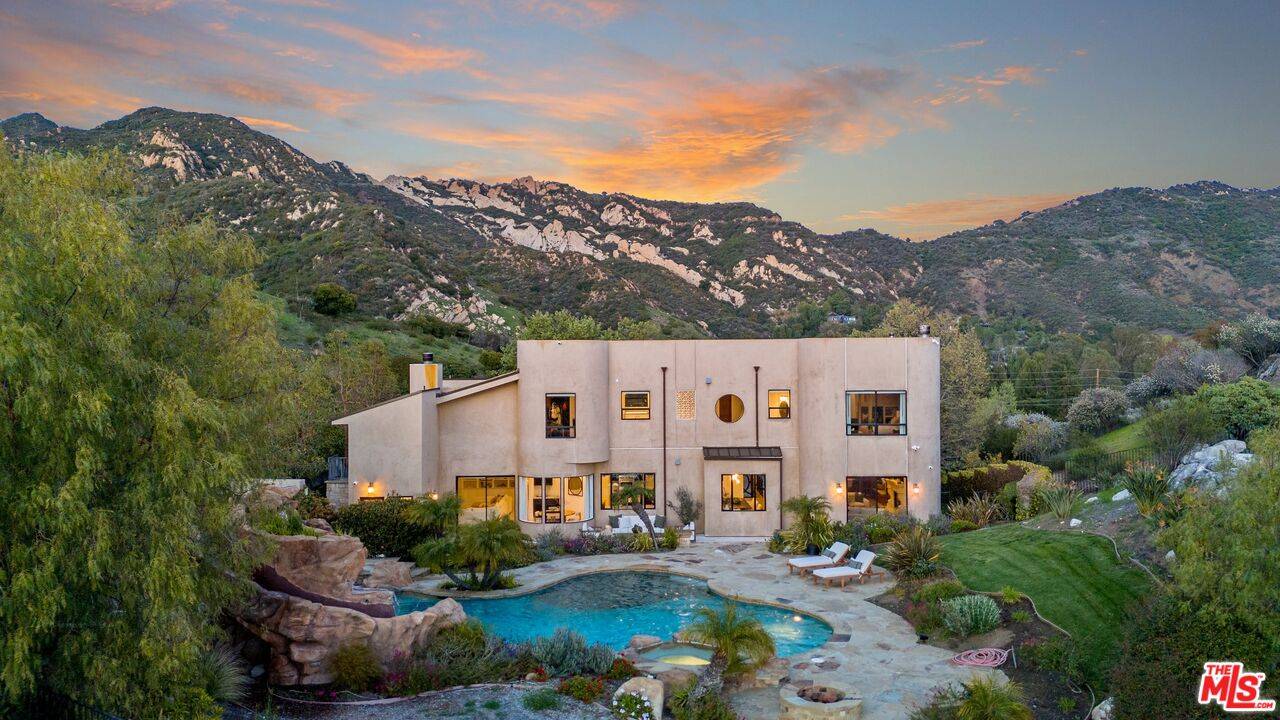 Calabasas, CA 91302,24815 Mulholland Hwy