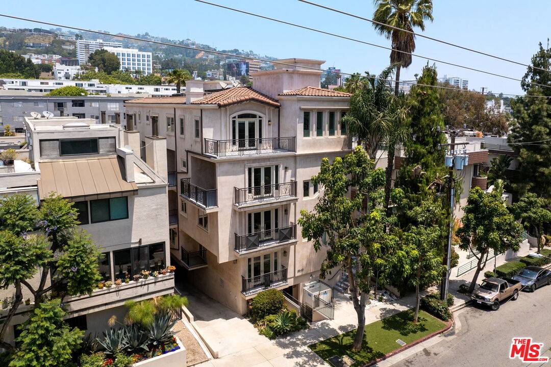 West Hollywood, CA 90069,8833 Cynthia St