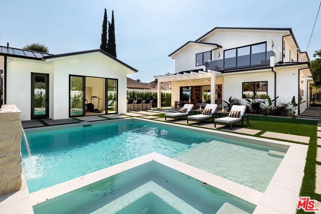 Sherman Oaks, CA 91423,4946 Sunnyslope Ave