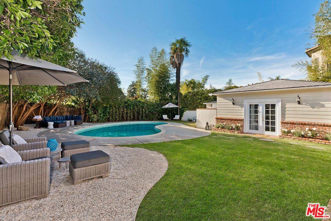 Sherman Oaks, CA 91403,4219 Saugus Ave