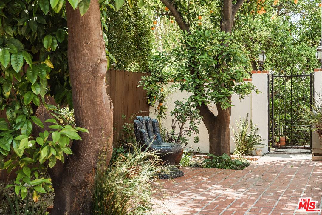 Van Nuys, CA 91405,14721 Valerio St