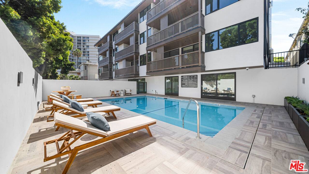 Santa Monica, CA 90402,153 San Vicente Blvd #2B