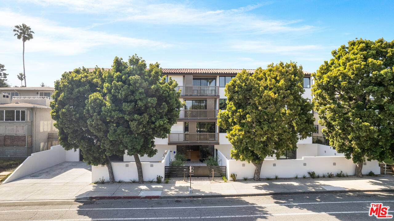Santa Monica, CA 90402,153 San Vicente Blvd #2B