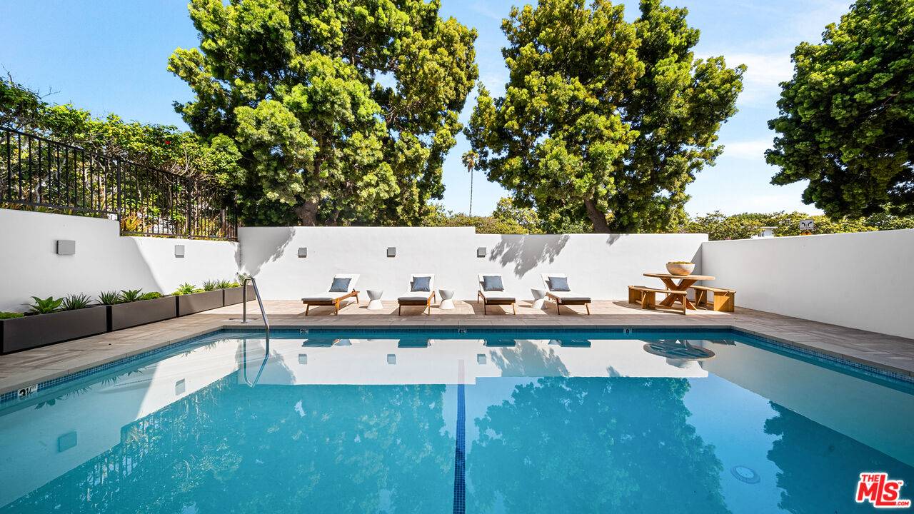 Santa Monica, CA 90402,153 San Vicente Blvd #2B