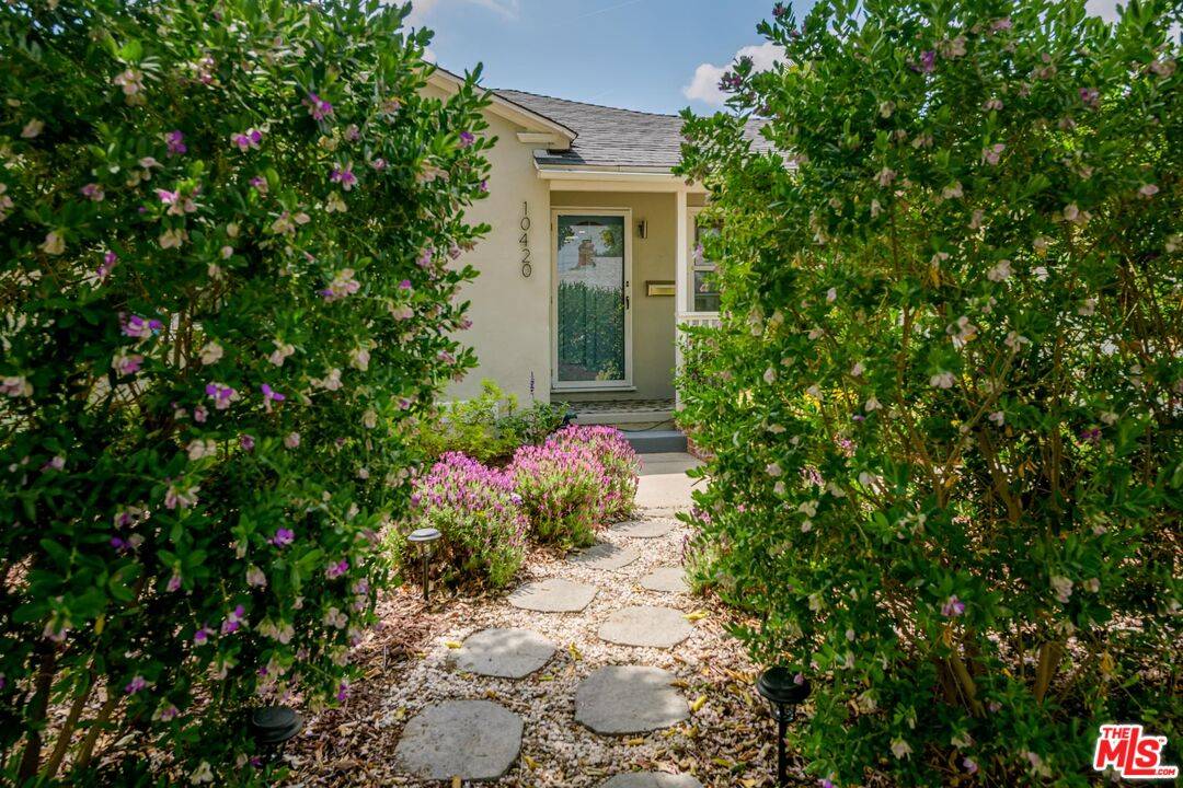 North Hollywood, CA 91601,10420 Tiara St