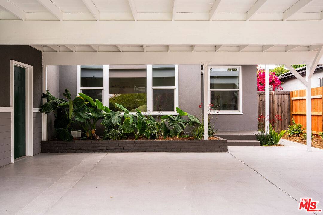 Lake Balboa, CA 91406,17638 Lemay St