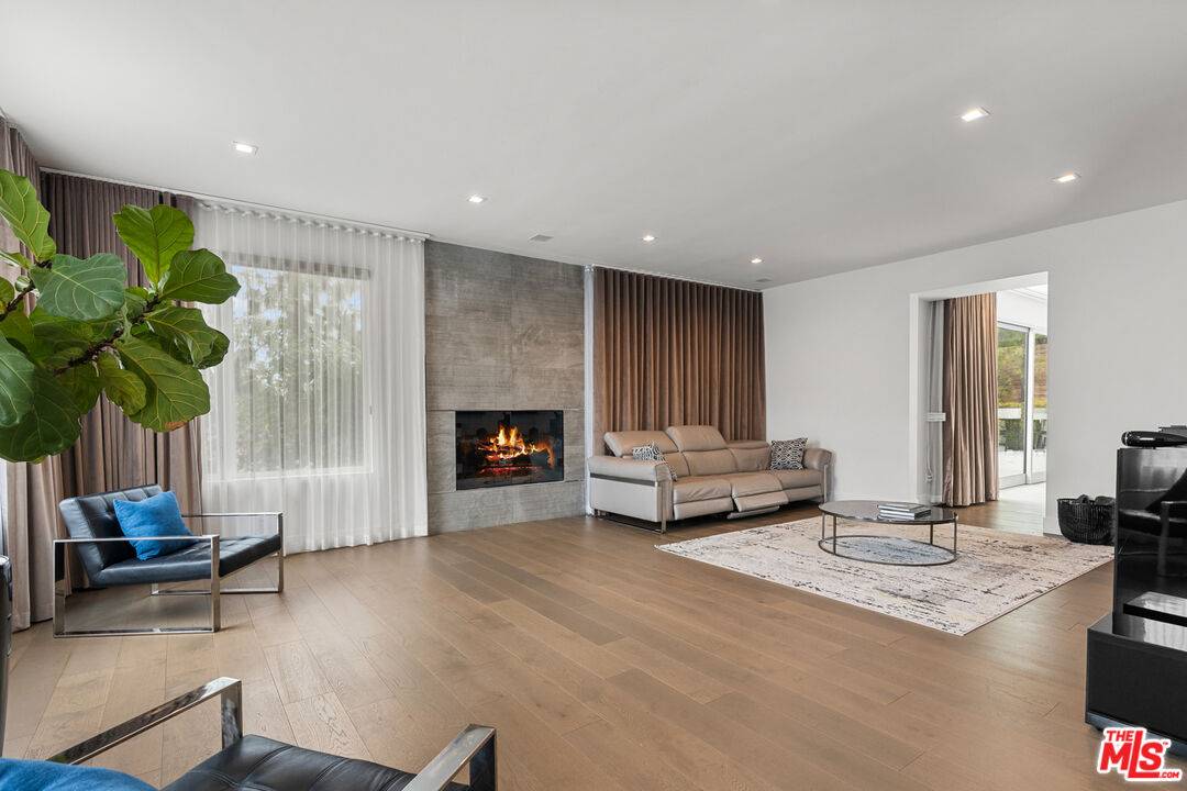 Encino, CA 91316,4020 Alonzo Ave