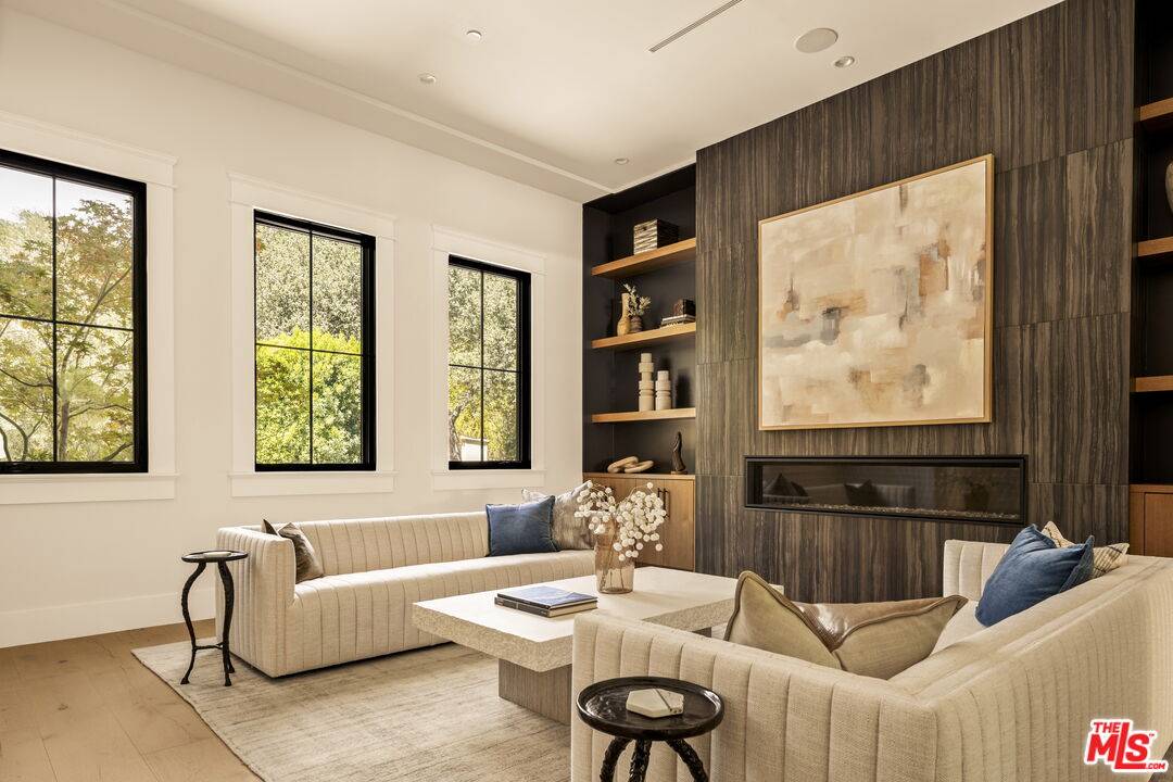 Encino, CA 91436,16144 HIGH VALLEY PL