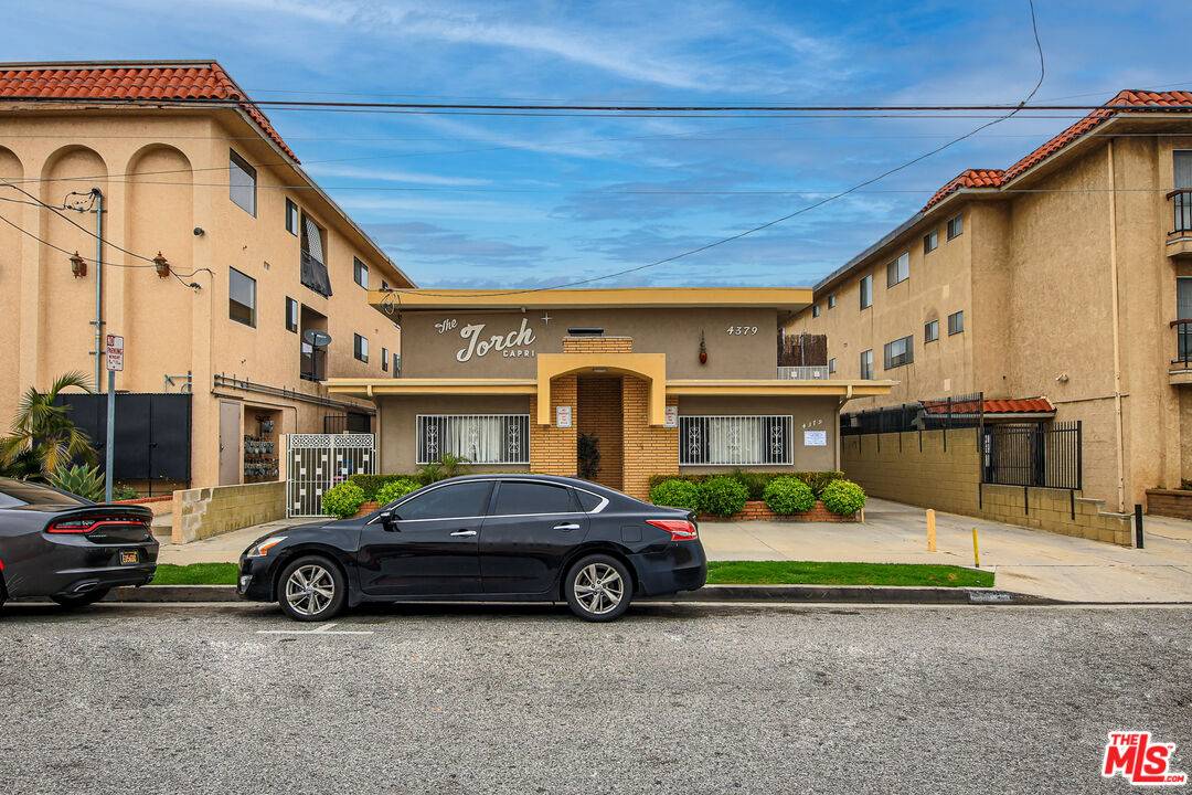 Hawthorne, CA 90250,4379 W 141st St
