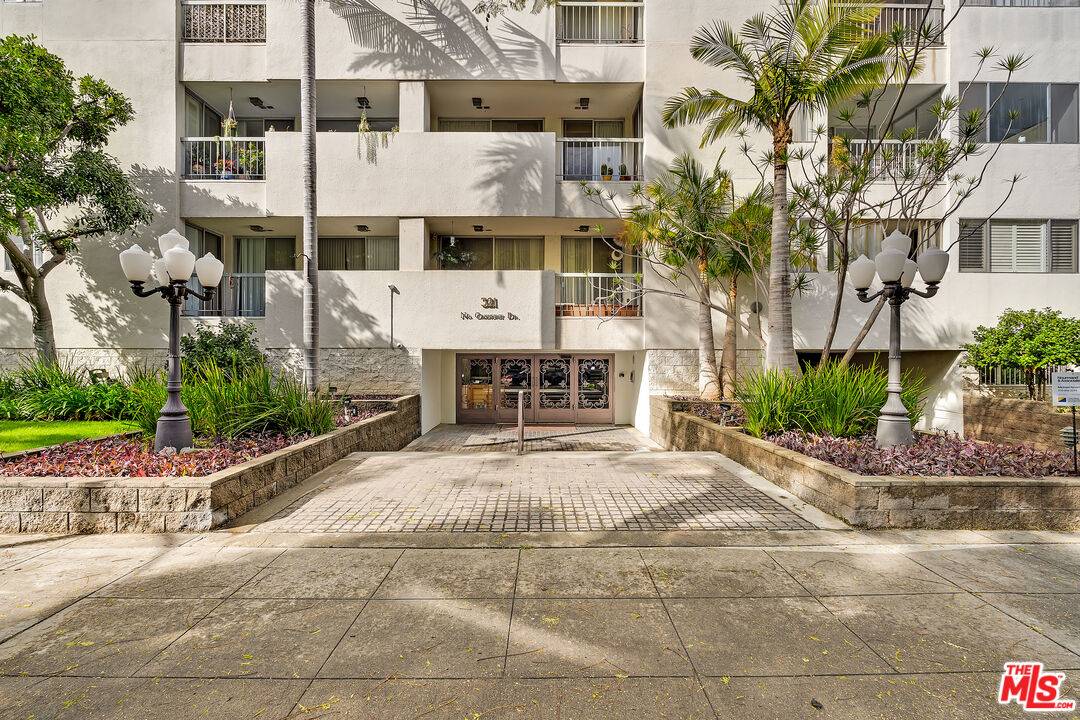 Beverly Hills, CA 90210,321 N Oakhurst Dr #203