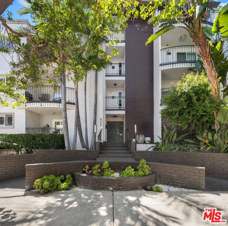 West Hollywood, CA 90048,625 N Flores St #205