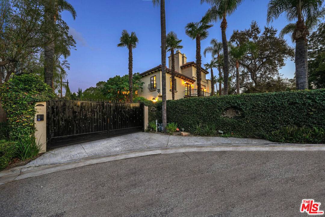 Encino, CA 91316,17230 Silver Ln