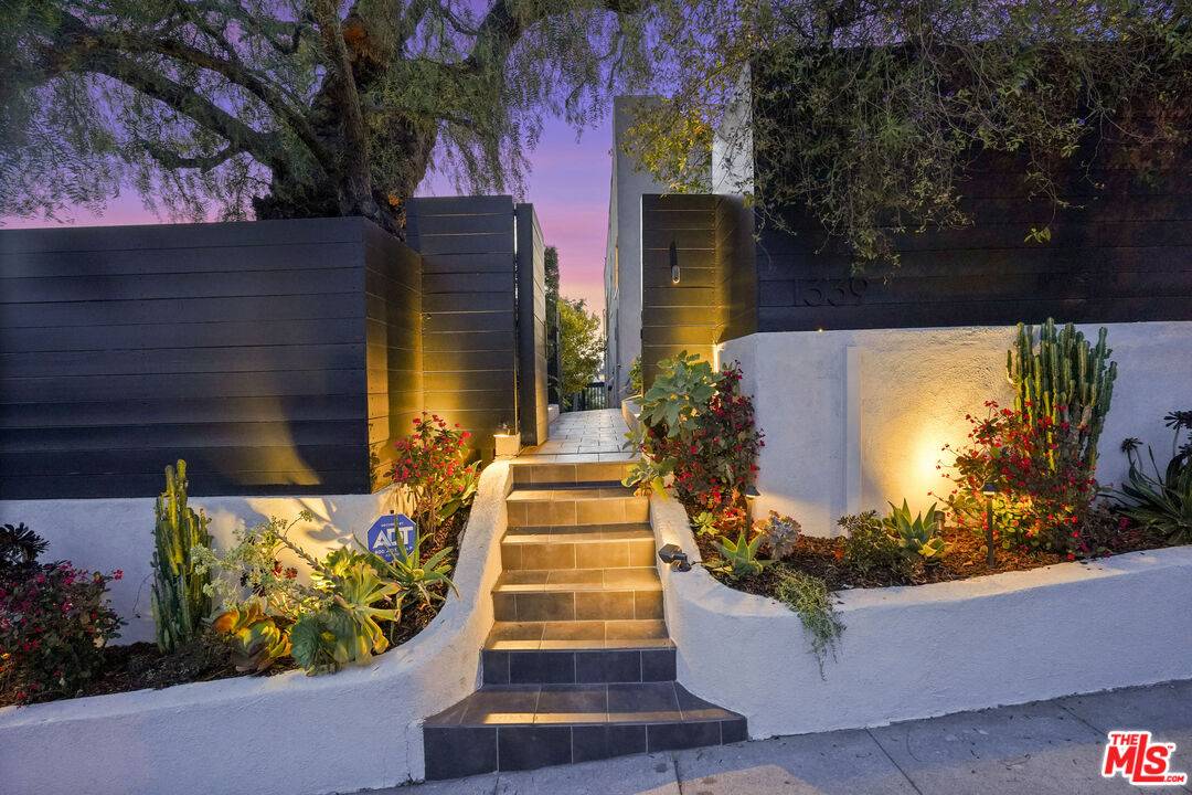 Los Angeles, CA 90026,1339 Angelus Ave