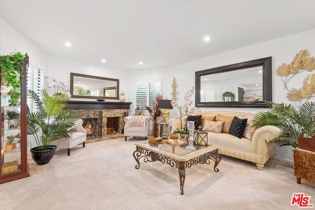 Winnetka, CA 91306,20330 Hemmingway St