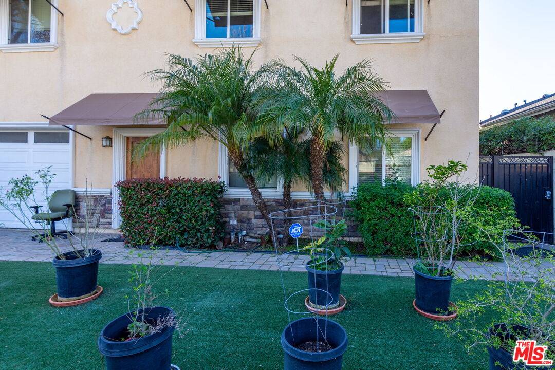 Reseda, CA 91335,6953 Enfield Ave