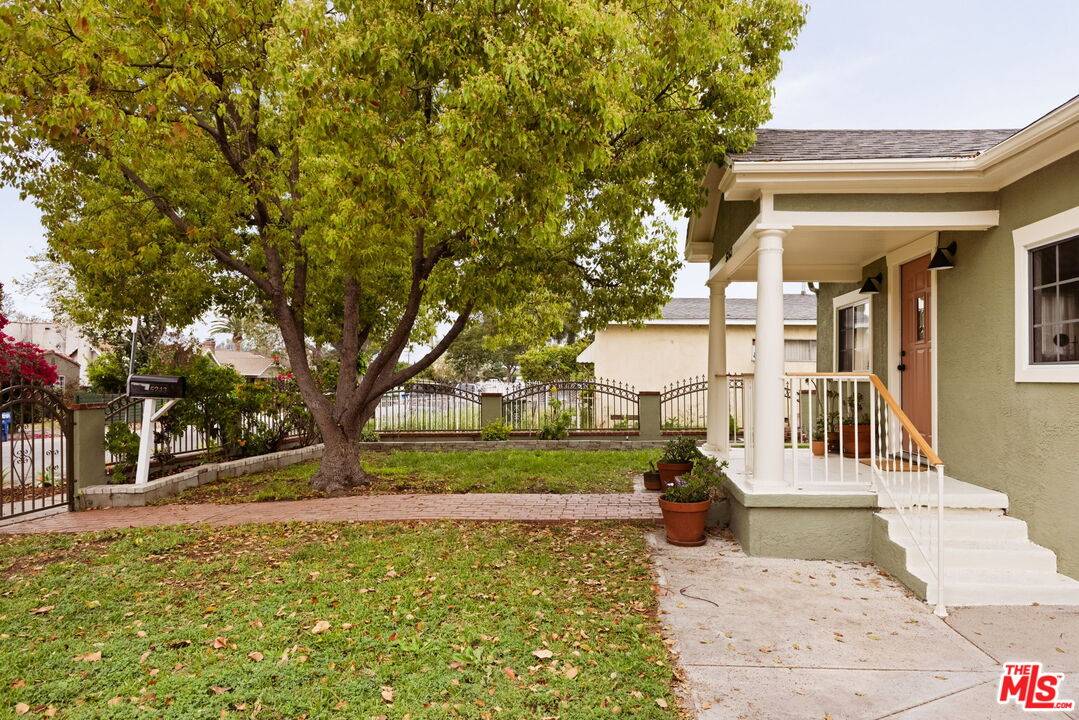 Los Angeles, CA 90042,5243 Meridian St