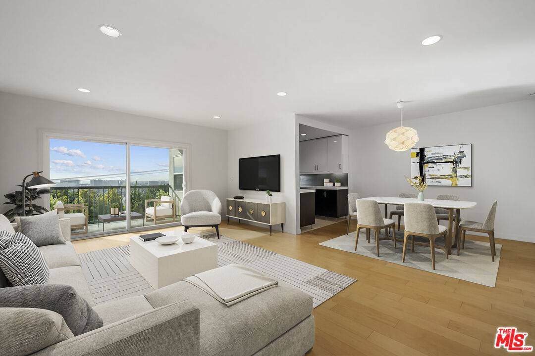 West Hollywood, CA 90069,8550 HOLLOWAY DR #405