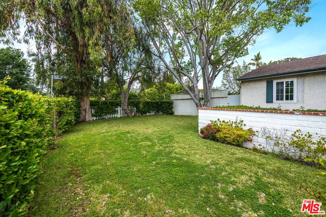 Toluca Lake, CA 91602,10355 Camarillo St