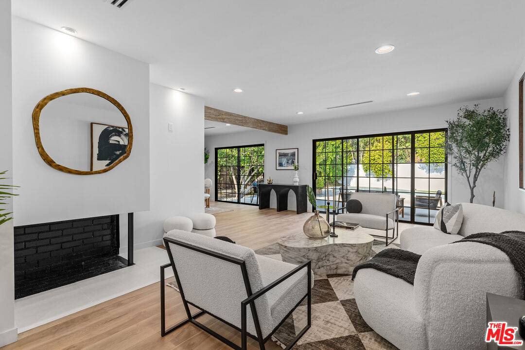 Encino, CA 91436,16517 Hartsook St