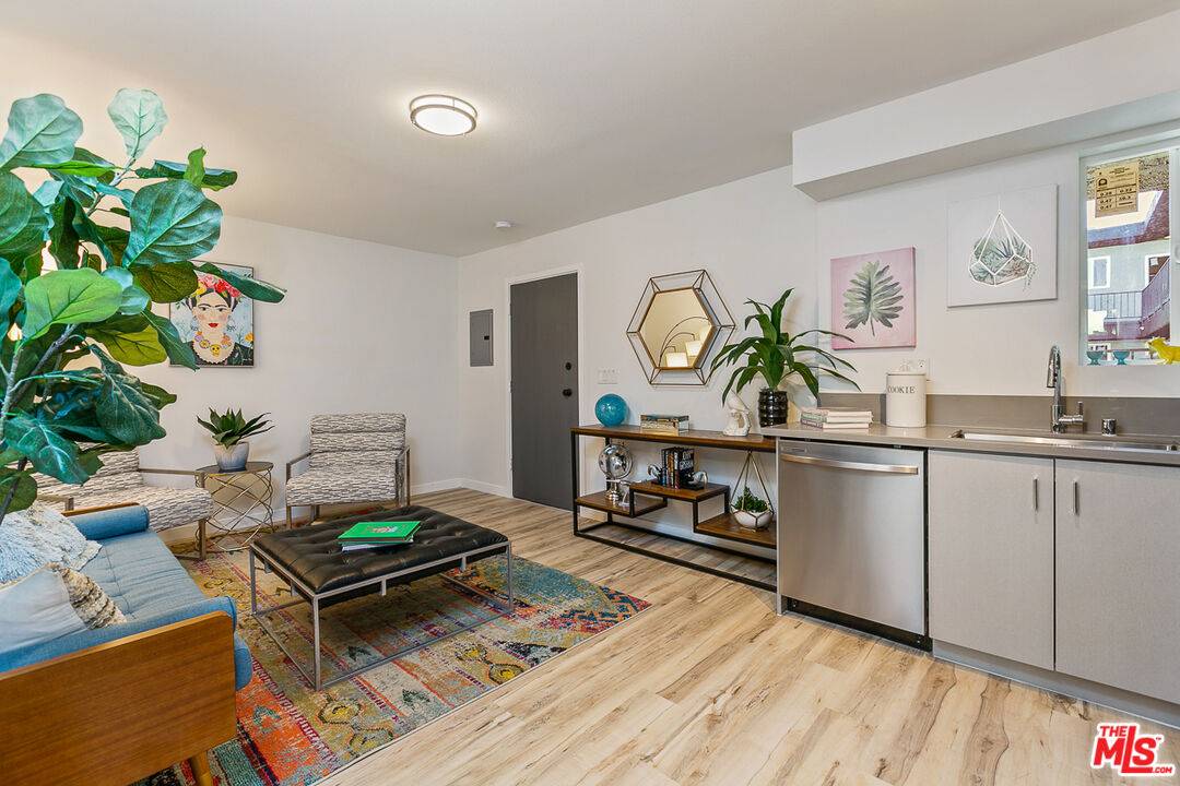 Van Nuys, CA 91406,6640 Woodley Ave #115