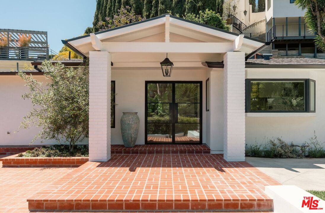Los Angeles, CA 90069,8819 Evanview Dr