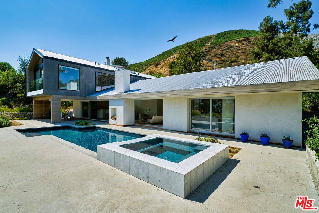 Los Angeles, CA 90068,6342 Innsdale Dr