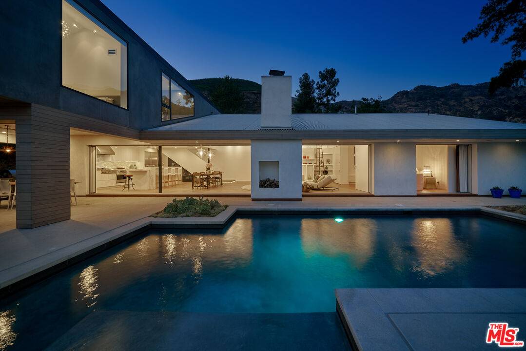 Los Angeles, CA 90068,6342 Innsdale Dr