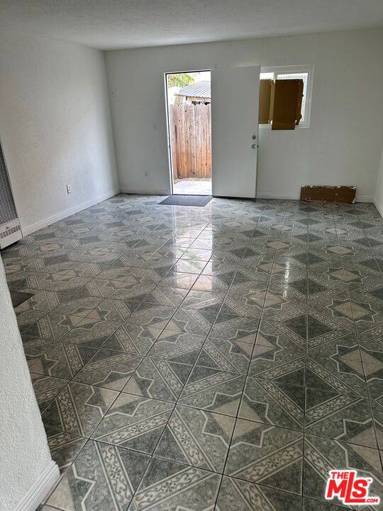 Santa Ana, CA 92701,1001 E Grant St #F4