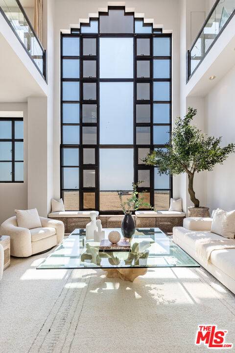 Marina Del Rey, CA 90292,4 Yawl St