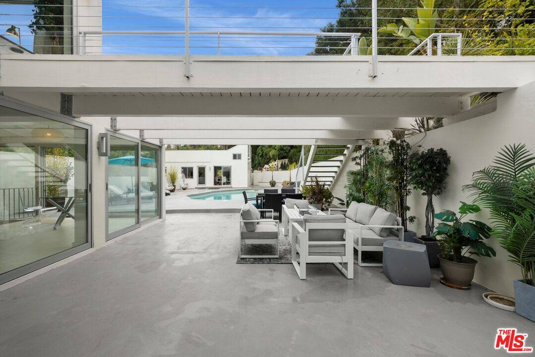 Beverly Hills, CA 90210,3210 Coldwater Canyon Ln
