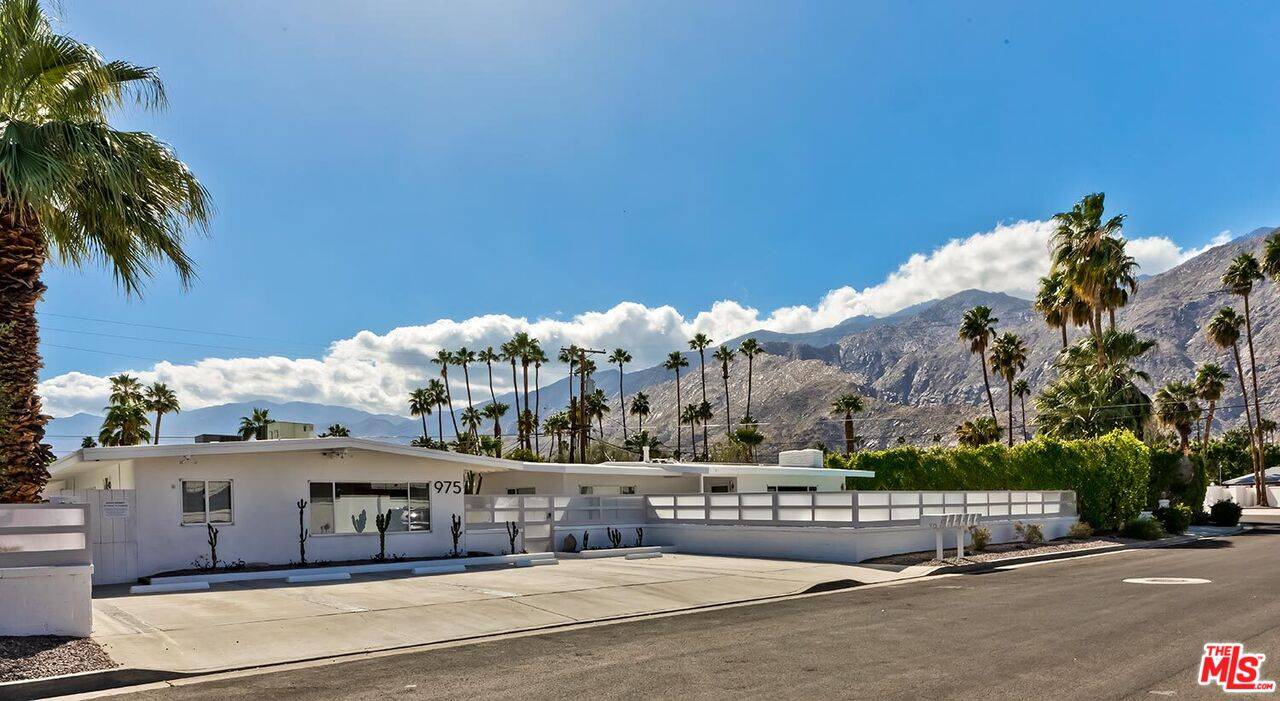 Palm Springs, CA 92264,975 E Camino Parocela