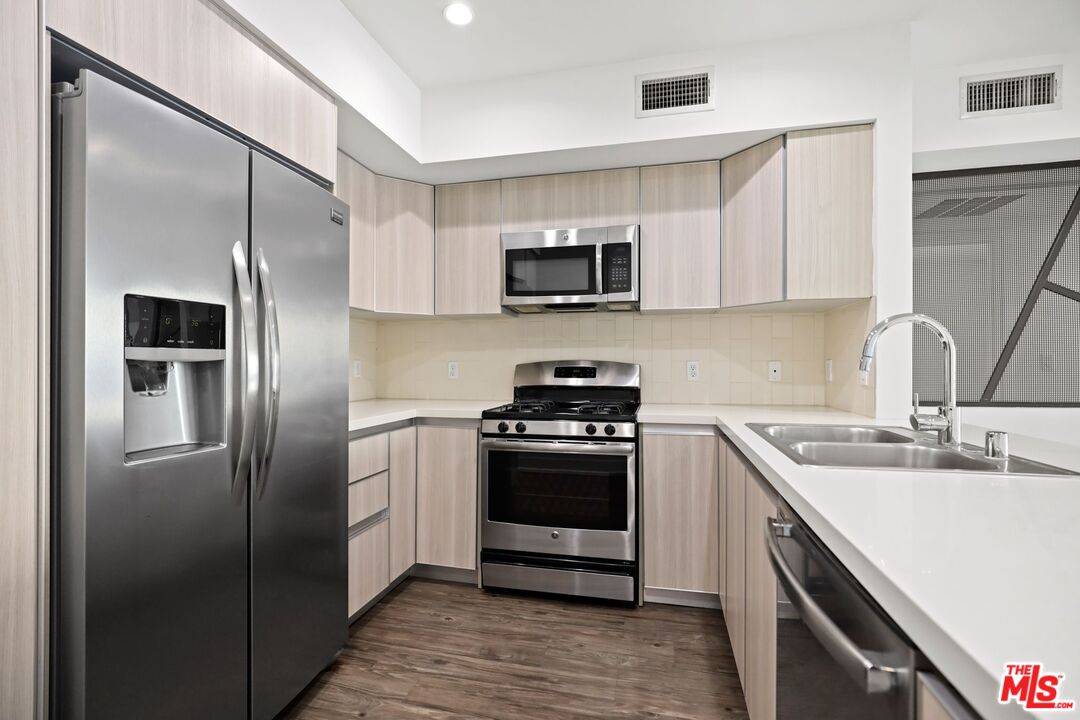 Los Angeles, CA 90048,409 Hayworth #ph8