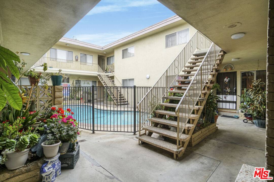 Los Angeles, CA 90034,2038 S Holt Ave