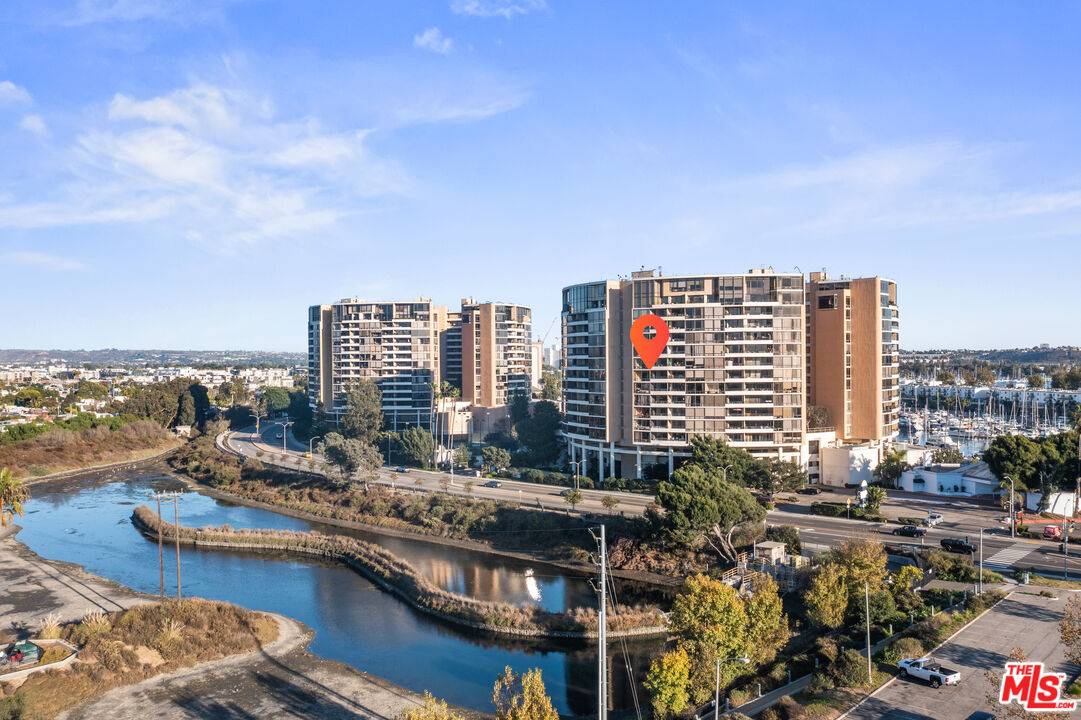 Marina Del Rey, CA 90292,4265 Marina City Dr #917