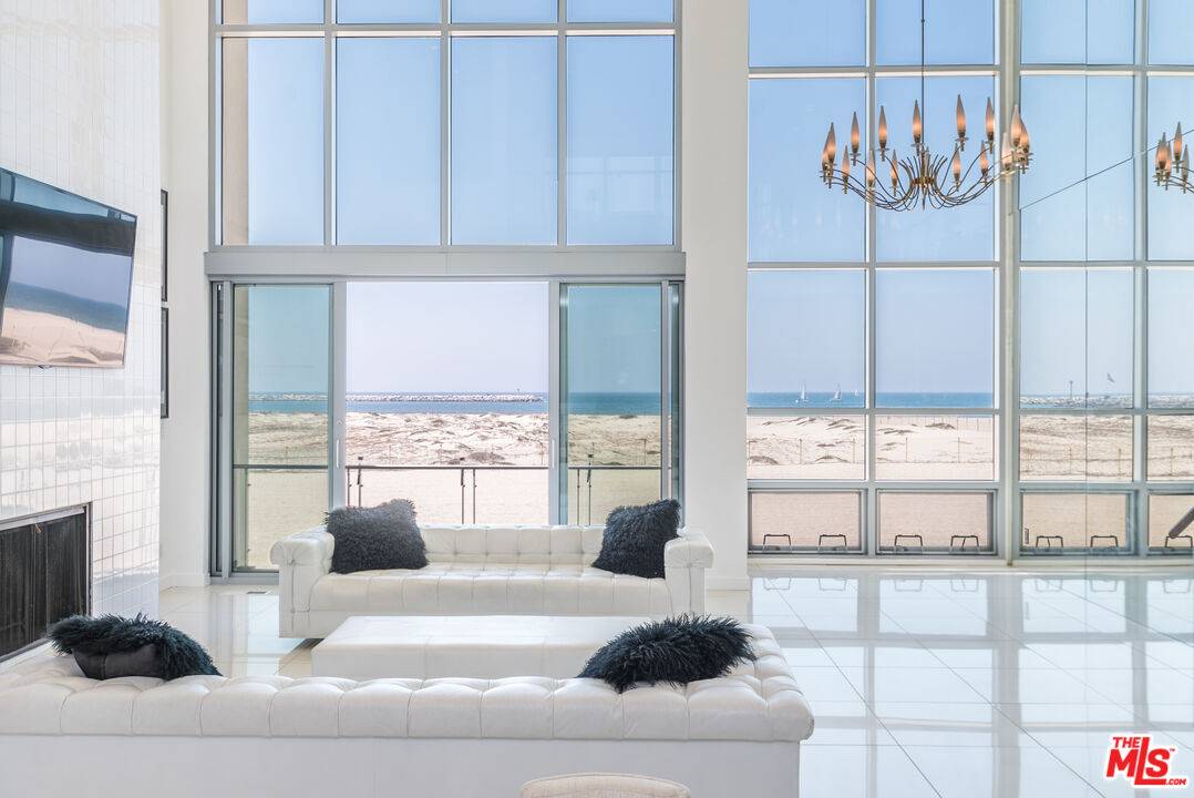 Marina Del Rey, CA 90292,5205 Ocean Front Walk #203
