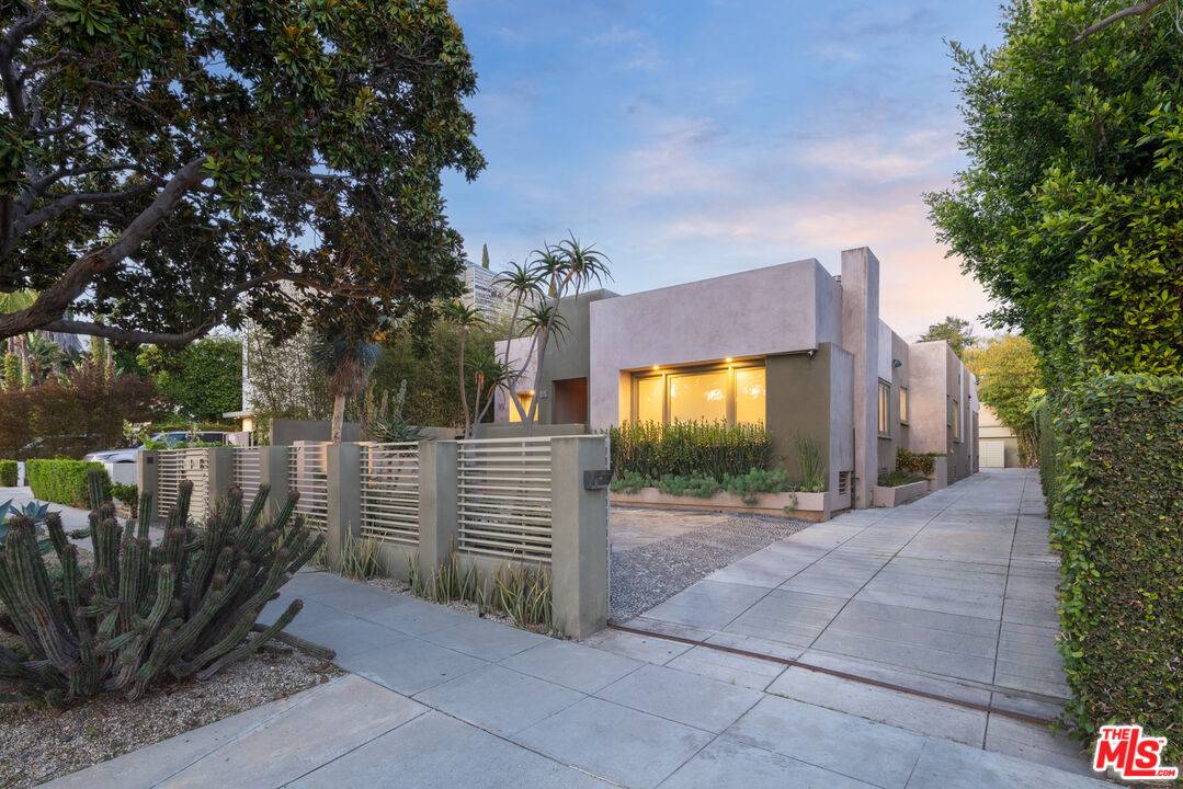 Los Angeles, CA 90046,816 N La Jolla Ave