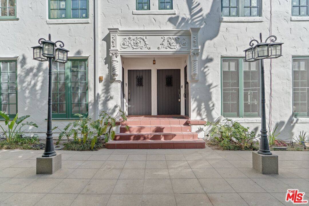 Los Angeles, CA 90046,1250 N Harper Ave #302
