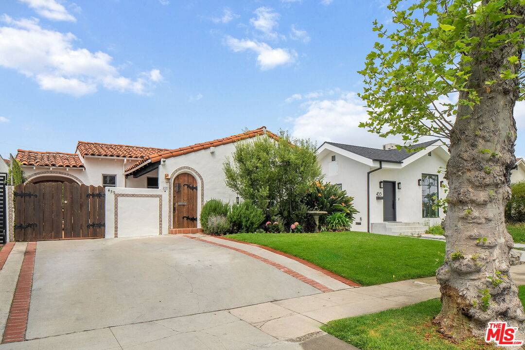 Beverly Hills, CA 90211,459 S La Peer Dr